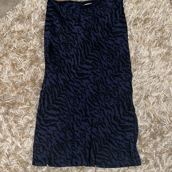 Good American Side Slit Skirt - Picture 6 of 10